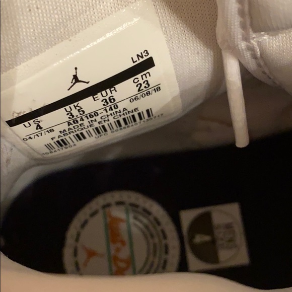 Never worn nikes - Picture 4 of 4